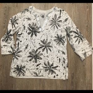 Chico’s v-neck Top with bling! Sz 1 M